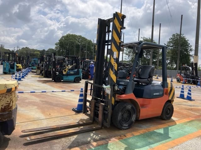 Forklift — Auction (lot 8457-2807)