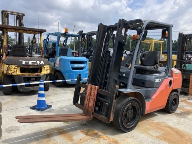 Forklift — Auction (lot 8457-2808)