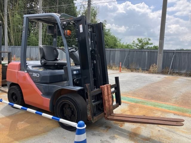 Forklift — Auction (lot 8457-2808)