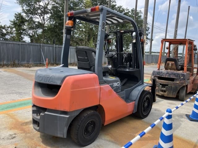 Forklift — Auction (lot 8457-2808)
