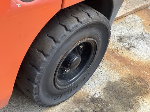 Forklift — Auction (lot 8457-2808)