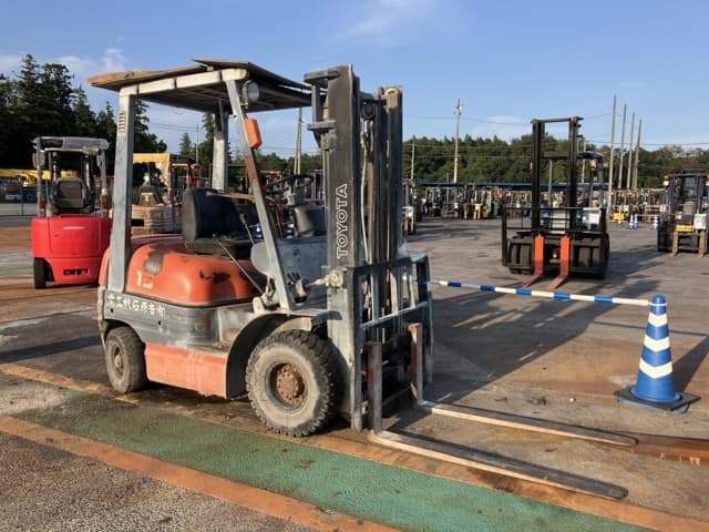 Forklift — Auction (lot 8457-2810)