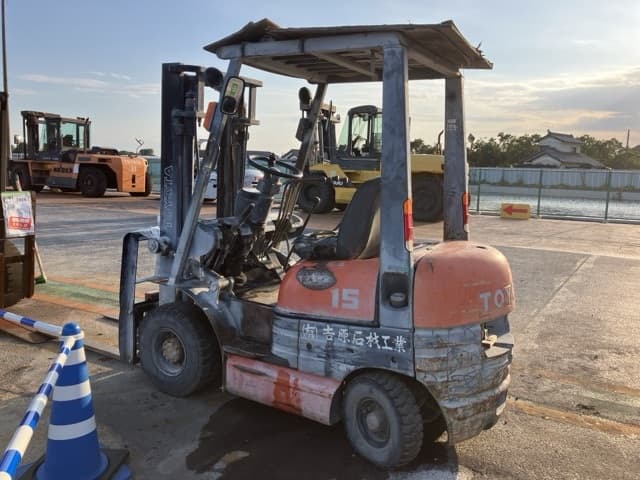 Forklift — Auction (lot 8457-2810)