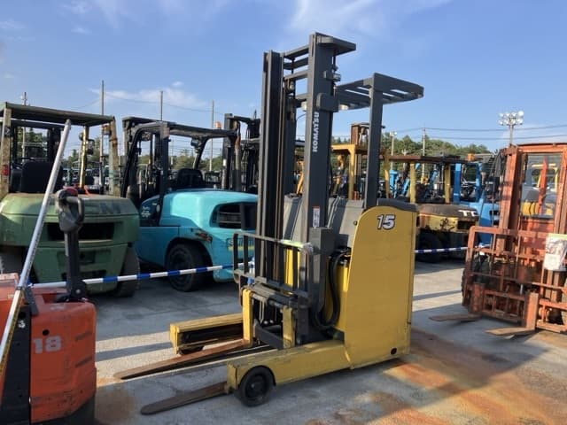 Reach Forklift — Auction (lot 8457-2811)