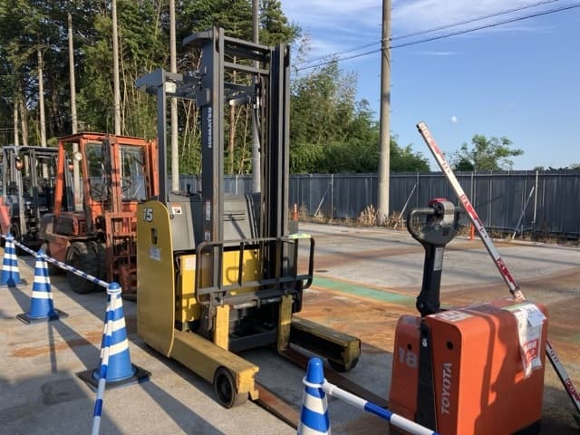 Reach Forklift — Auction (lot 8457-2811)