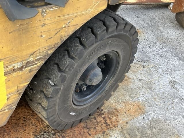 Forklift — Auction (lot 8457-2812)