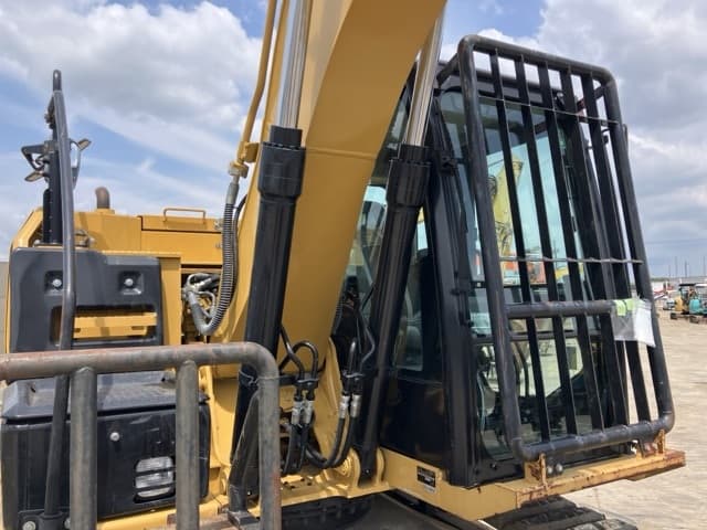 EXCAVATOR — Auction (lot 8457-282)