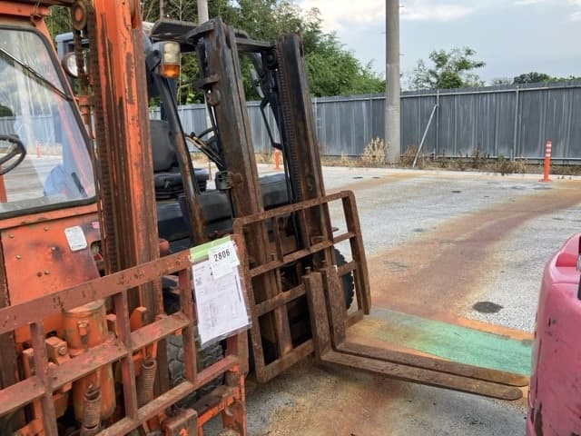 Forklift — Auction (lot 8457-2826)