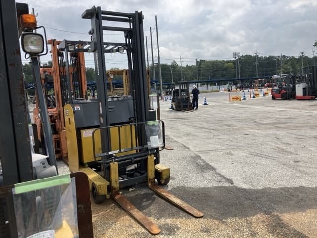 Reach Forklift — Auction (lot 8457-2827)