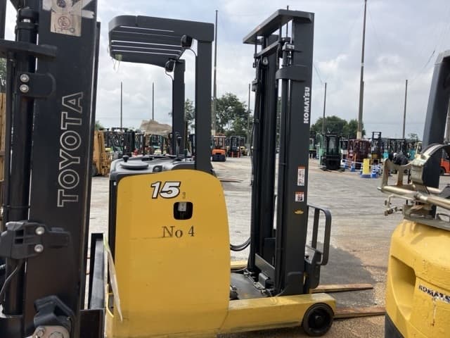 Reach Forklift — Auction (lot 8457-2827)