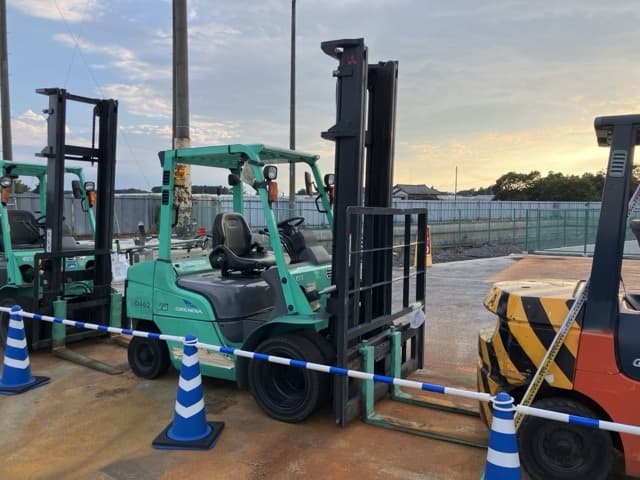 Forklift — Auction (lot 8457-2831)