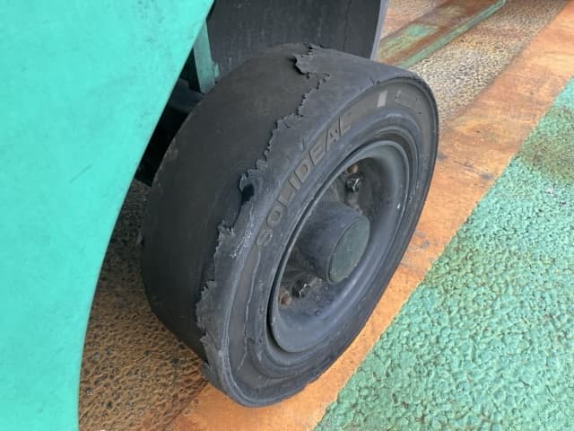 Forklift — Auction (lot 8457-2831)