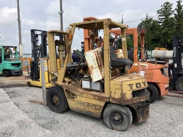Forklift — Auction (lot 8457-2833)