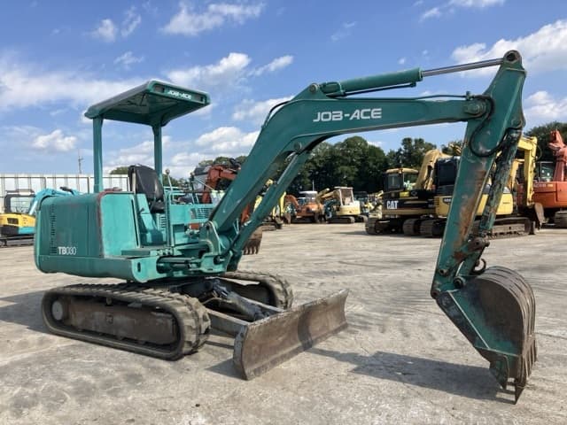 MINI EXCAVATOR — Auction (lot 8457-299)