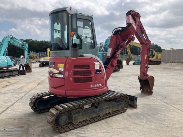 MINI EXCAVATOR — Auction (lot 8457-3)