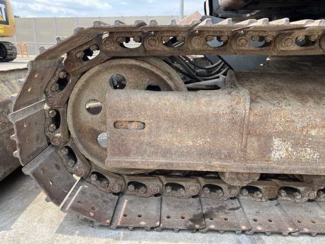 EXCAVATOR — Auction (lot 8457-300)