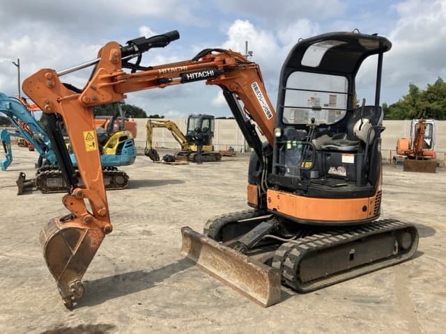 MINI EXCAVATOR — Auction (lot 8457-303)