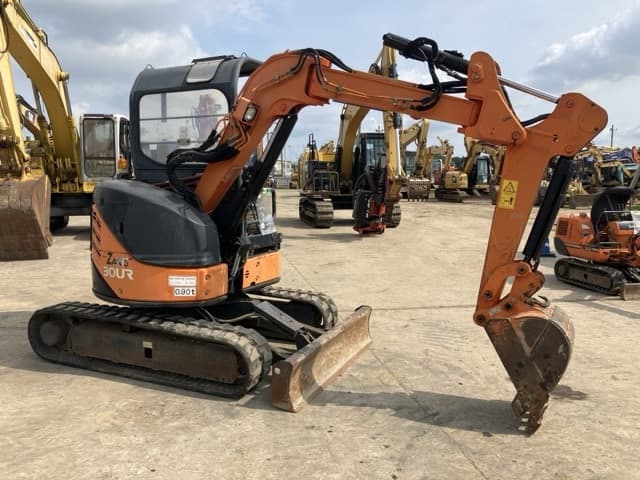 MINI EXCAVATOR — Auction (lot 8457-303)