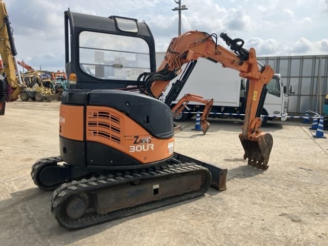 MINI EXCAVATOR — Auction (lot 8457-303)