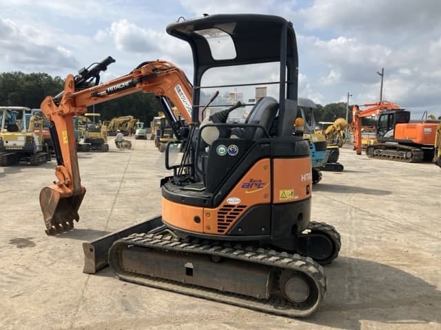 MINI EXCAVATOR — Auction (lot 8457-303)