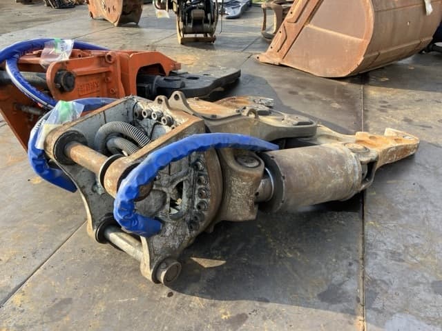 Crusher — Auction (lot 8457-3039)