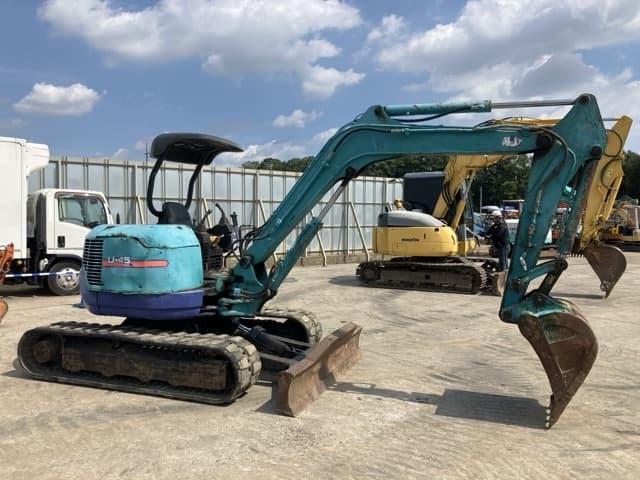 MINI EXCAVATOR — Auction (lot 8457-305)