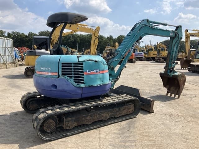 MINI EXCAVATOR — Auction (lot 8457-305)