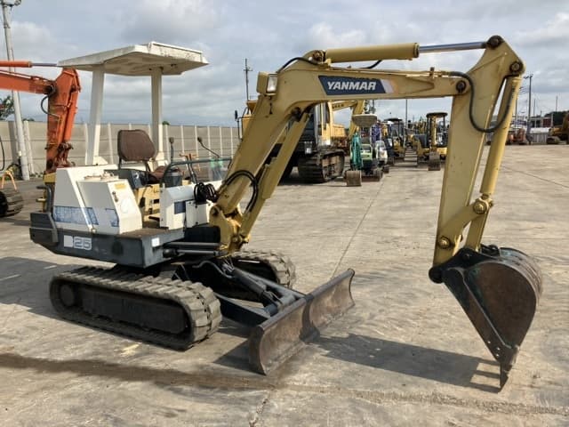 MINI EXCAVATOR — Auction (lot 8457-306)