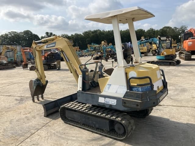 MINI EXCAVATOR — Auction (lot 8457-306)