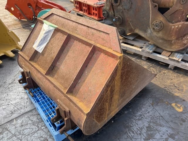 Bucket — Auction (lot 8457-3060)