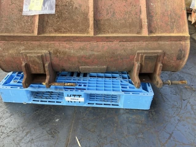 Bucket — Auction (lot 8457-3060)