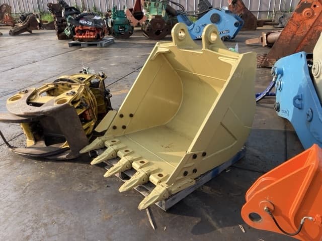 Bucket — Auction (lot 8457-3061)