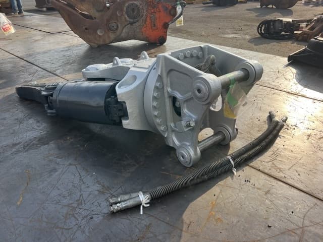 Crusher — Auction (lot 8457-3076)