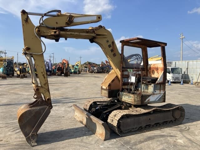 MINI EXCAVATOR — Auction (lot 8457-310)