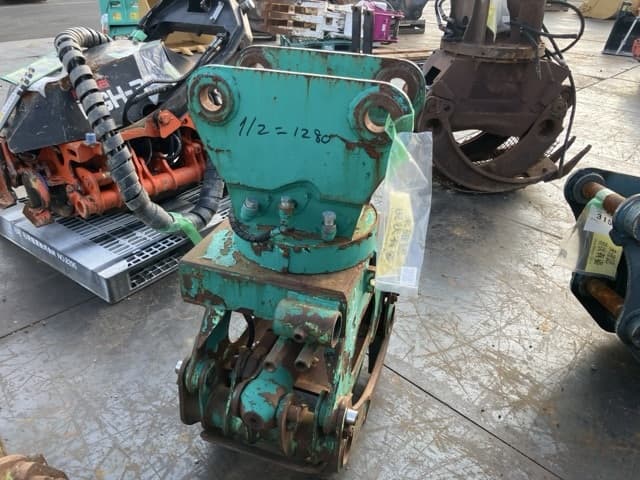Magnet — Auction (lot 8457-3124)