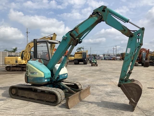 MINI EXCAVATOR — Auction (lot 8457-313)