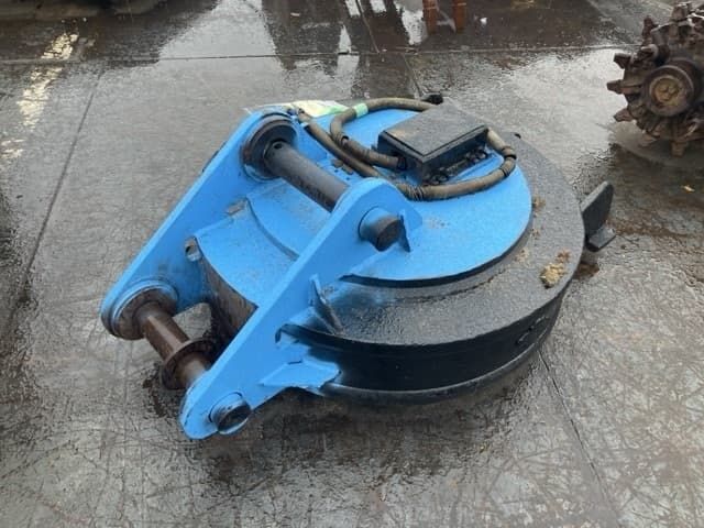 Magnet — Auction (lot 8457-3172)