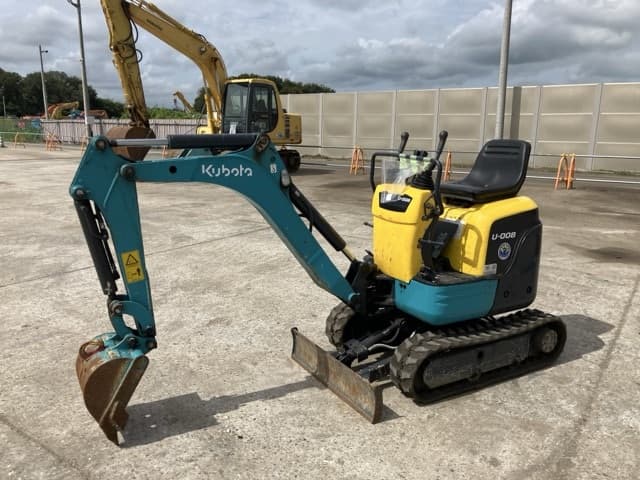 MINI EXCAVATOR — Auction (lot 8457-32)