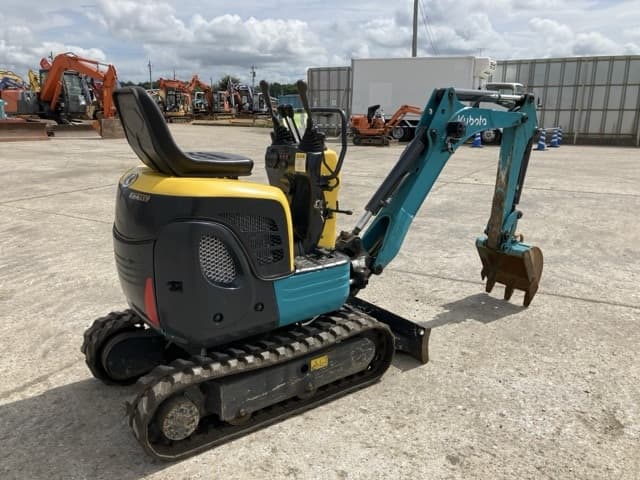 MINI EXCAVATOR — Auction (lot 8457-32)