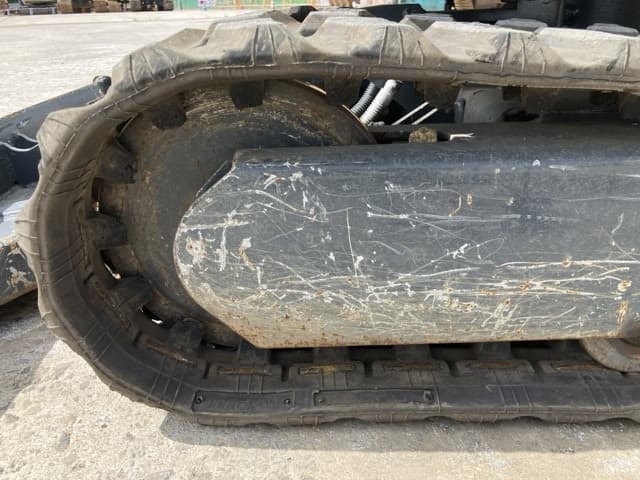 MINI EXCAVATOR — Auction (lot 8457-32)