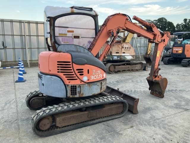 MINI EXCAVATOR — Auction (lot 8457-320)