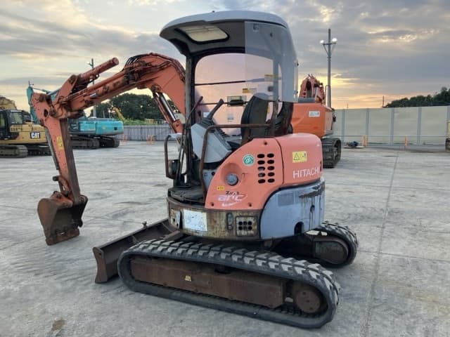 MINI EXCAVATOR — Auction (lot 8457-320)