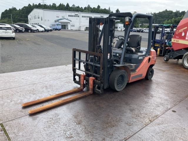 Forklift — Auction (lot 8457-32002)
