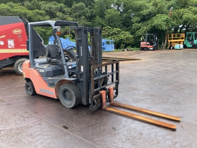 Forklift — Auction (lot 8457-32002)