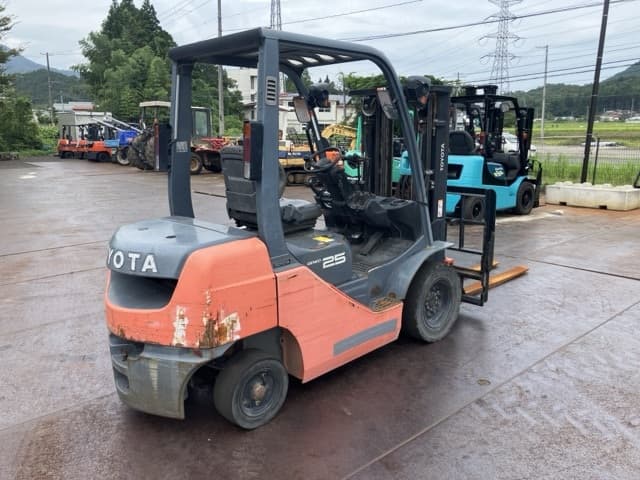 Forklift — Auction (lot 8457-32002)