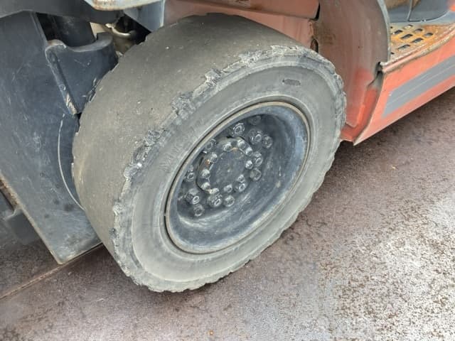 Forklift — Auction (lot 8457-32002)