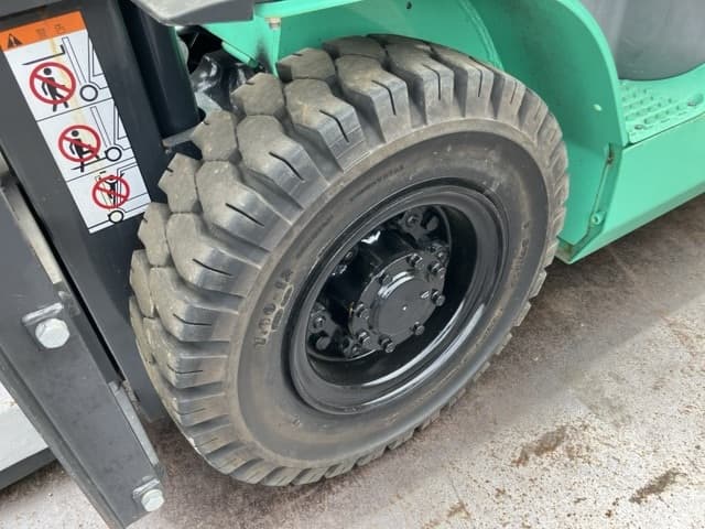 Forklift — Auction (lot 8457-32005)