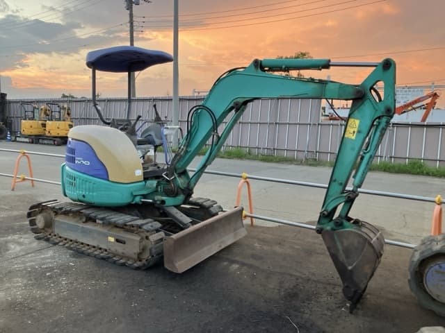 MINI EXCAVATOR — Auction (lot 8457-321)