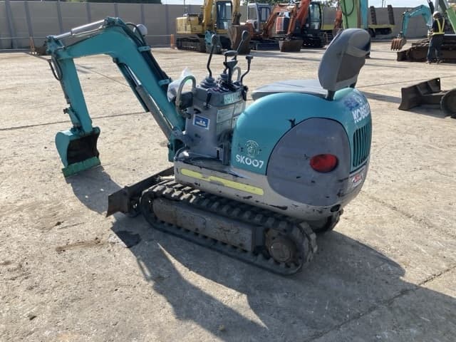 MINI EXCAVATOR — Auction (lot 8457-324)