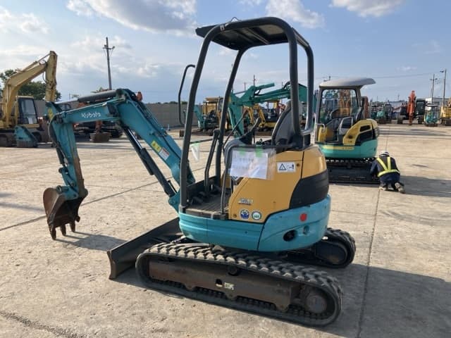 MINI EXCAVATOR — Auction (lot 8457-327)